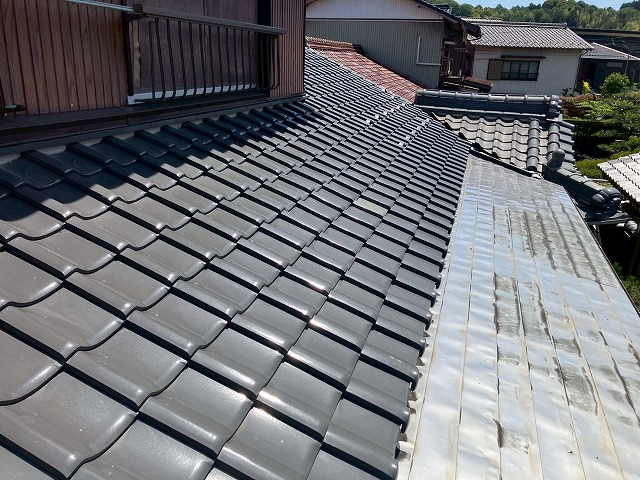 瓦屋根を延長している